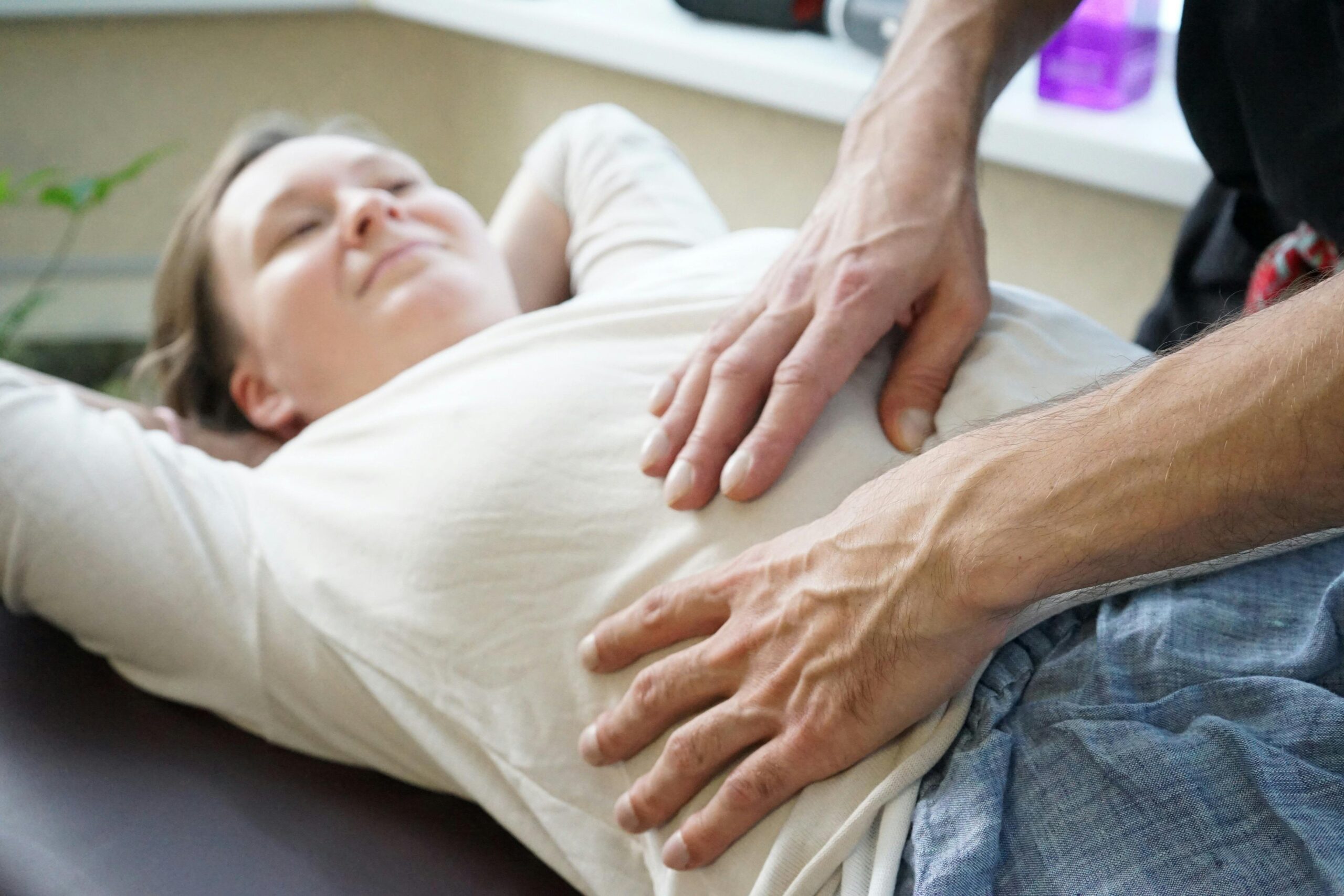 Czy w ciąży można chodzić na masaże? Jakie techniki są bezpieczne?